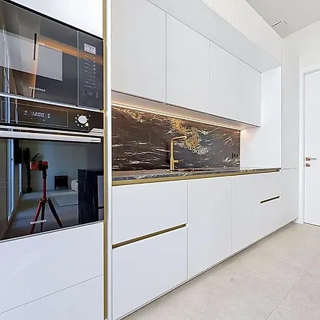 Beautiful Apartment, Premium Location In Lejlighed *