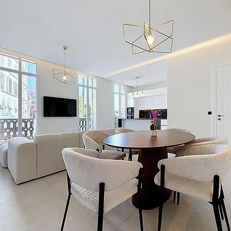Beautiful Apartment, Premium Location In