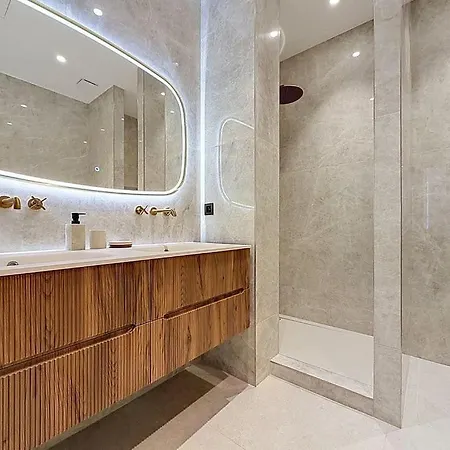 Beautiful Apartment, Premium Location In Lejlighed *